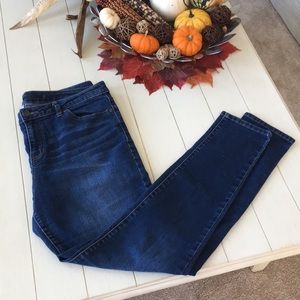 Jennifer Lopez Stretch Skinnies!